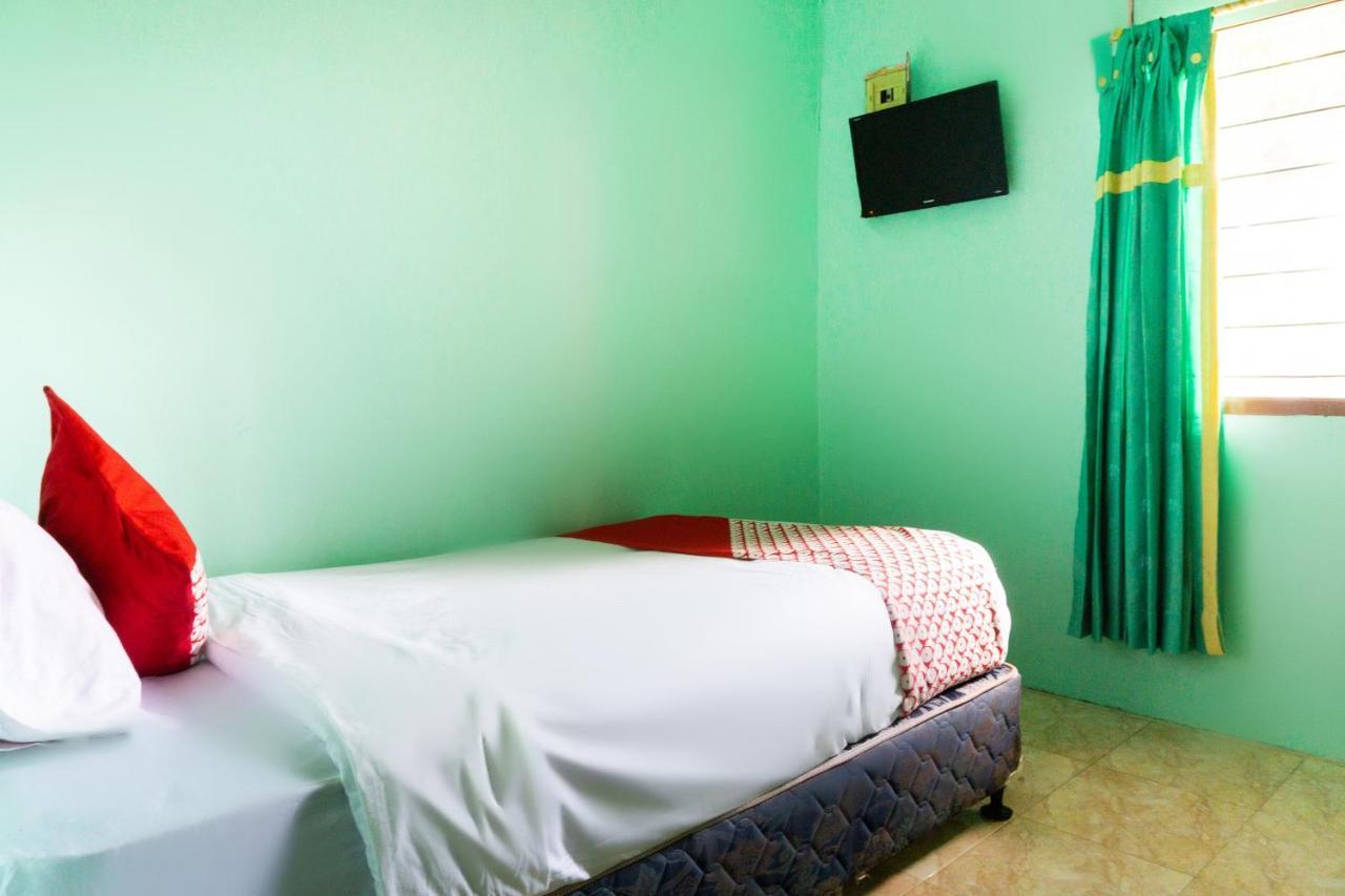 OYO 3095 Semarapura Homestay Makassar Bagian luar foto