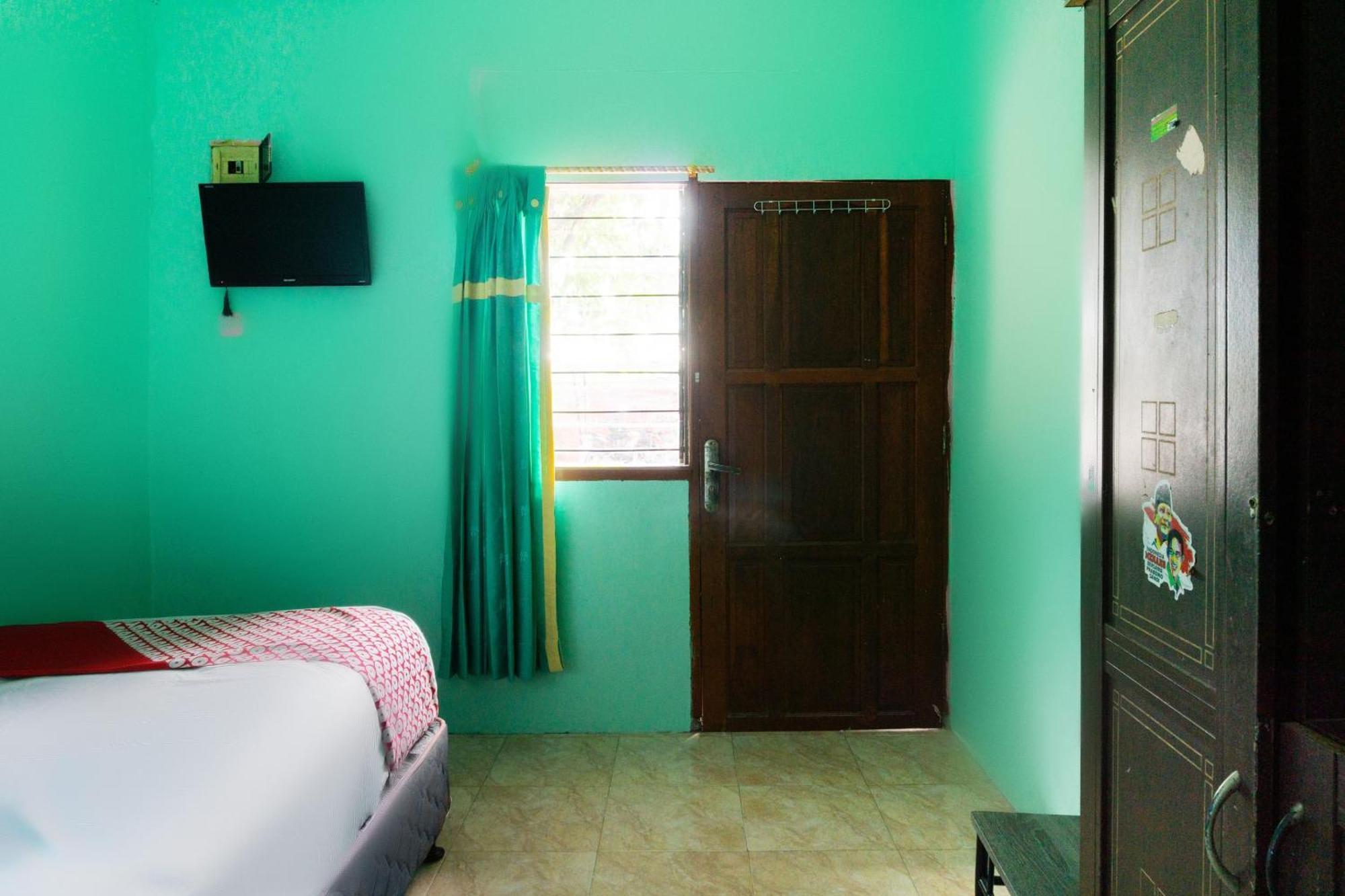 OYO 3095 Semarapura Homestay Makassar Bagian luar foto