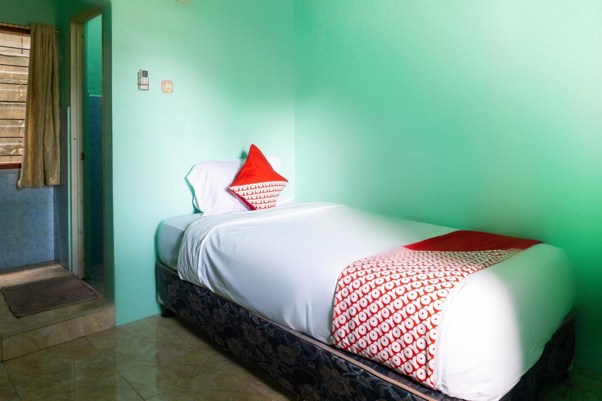 OYO 3095 Semarapura Homestay Makassar Bagian luar foto