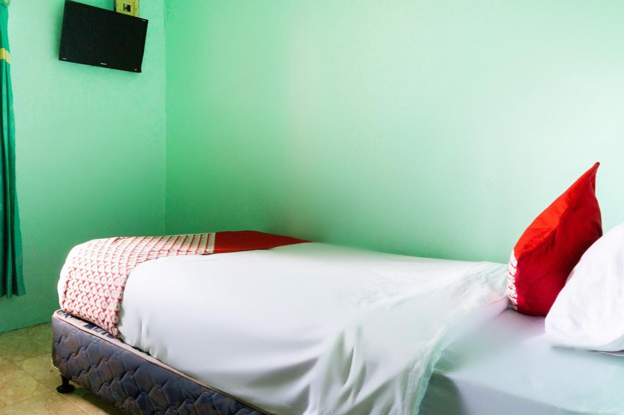 OYO 3095 Semarapura Homestay Makassar Bagian luar foto